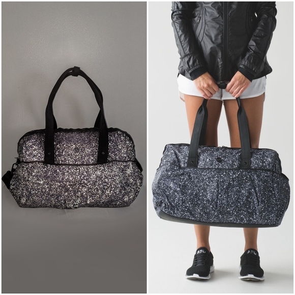 🦄 RARE Lululemon Reflective All Day Duffle Bag - Picture 1 of 16